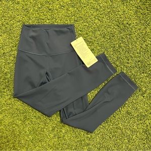 NWT Navy Lululemon Wunder Train HR Crop 23” size 2.
